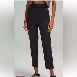 NWT Lululemon stretch high rise crop size 4